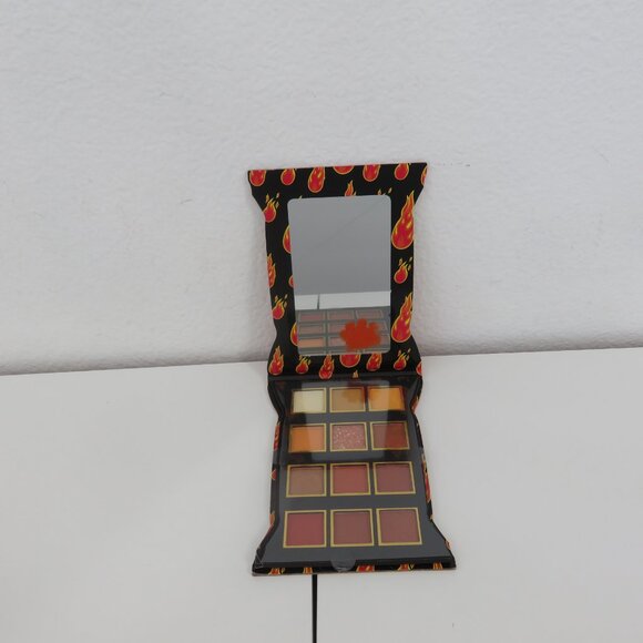 (#S-1) Cheetos Flamin Hot Crunchy Eyeshadow Palette - Picture 2 of 7